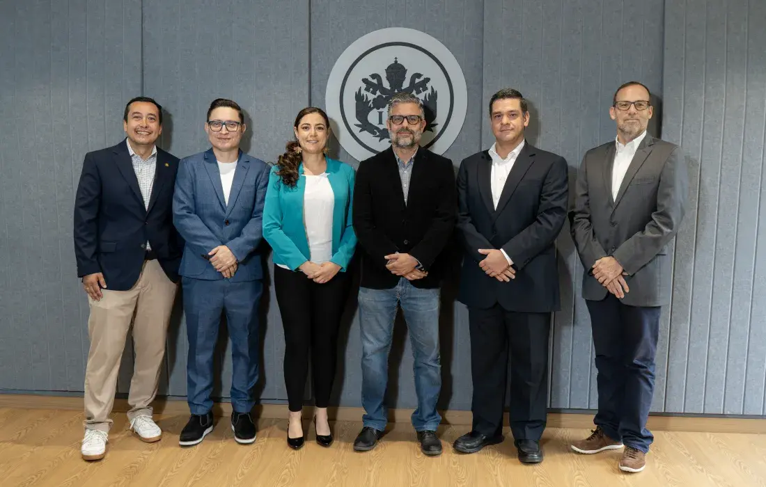 Foto oficial del acto de posesión: de izquierda a derecha, Camilo Rocha Niño, vicerrector académico; Harold Suárez Barón, director Programa de Biología; Kathleen Salazar Serna, directora Especialización en Movilidad y Transporte Urbano Sostenible; Luis E. Tobón Llano, director Doctorado en Ingeniería y Ciencias Aplicadas; Pablo Rubén Vernaza, secretario general de la Seccional y Mateo López Victoria, decano Facultad de Ingeniería y Ciencias.