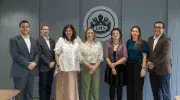 Foto oficial del acto de posesión: de izquierda a derecha, Pablo Rubén Vernaza, secretario general de la Seccional; Fabian Osorio Tinoco, decano de la Facultad de Ciencias Económicas y Administrativas; María Claudia Villegas, decana de la Facultad de Creación y Hábitat; María Consuelo Giraldo, directora del Departamento de Creación; Katerine Alejandra Duque, directora de la Maestría en Interculturalidad, Desarrollo y Paz Territorial; Isabel Cristina Quintero, directora de Posgrados Facultad de Ciencias Econ