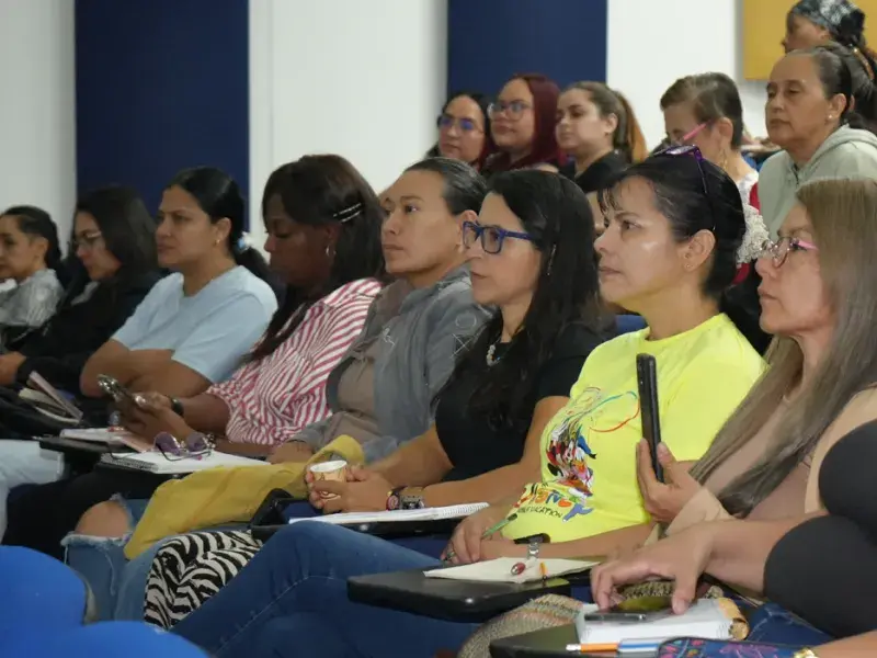 Mujeres emprendedoras fortalecieron sus negocios con estrategias de crecimiento, marketing digital e inteligencia artificial