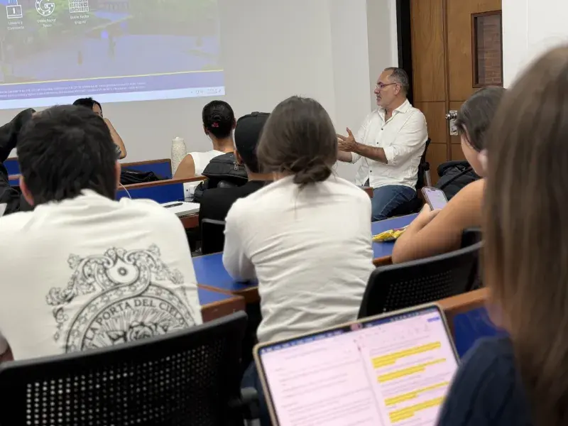Estudiantes de Mercadeo diseñaron estrategias de marca para la película colombiana Llueve sobre Babel 