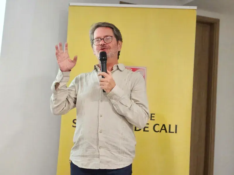 Profesor Iván Osuna Motta, del Departamento de Hábitat de la Javeriana Cali, representante de la universidad en el Reconocimiento Sello Cali Construye Sostenible