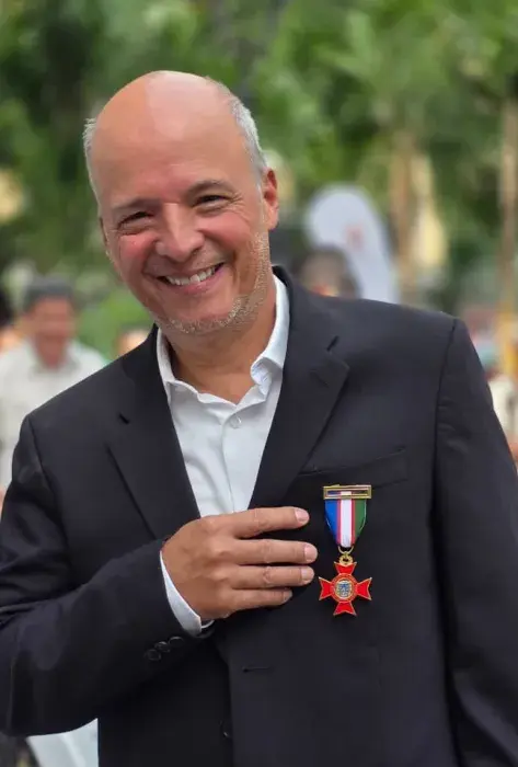 Medalla Orden de la Independencia otorgada al Director del Instituto IÓmicas de la Javeriana Cali, Andrés Jaramillo Botero 